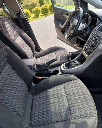Opel Astra cena 30000 przebieg: 130000, rok produkcji 2013 z Golina małe 277